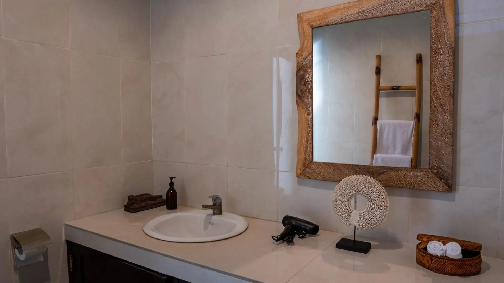 Villa Yuhi Seminyak  Seminyak (Bali)
