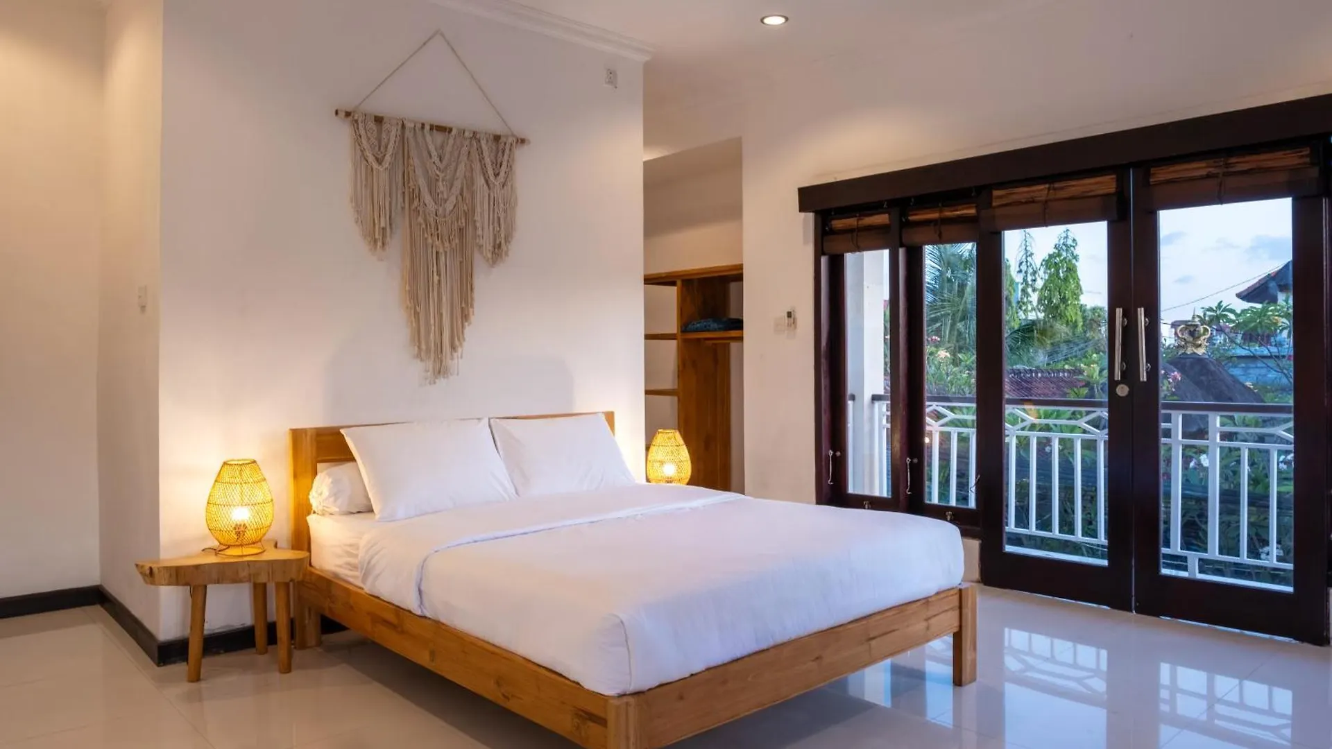 Villa Yuhi Seminyak   Seminyak (Bali)